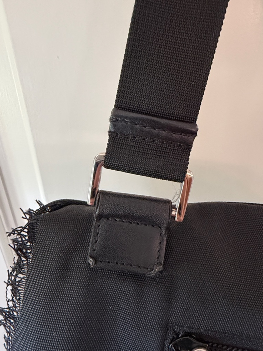 Authentic Gucci Nylon/Leather Messenger Shoulder Bag•Black•DAMAGED•See photos - Picture 14 of 15